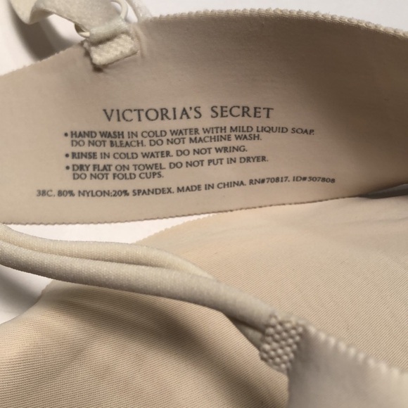 Victoria Secret under wire bra - Picture 2 of 10